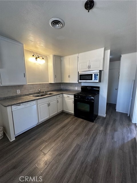 Building Photo - 6849 Yellowstone Dr