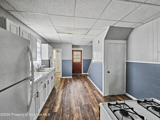 Building Photo - 176 Cherry St