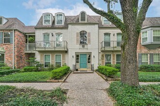 Building Photo - 496 N Post Oak Ln