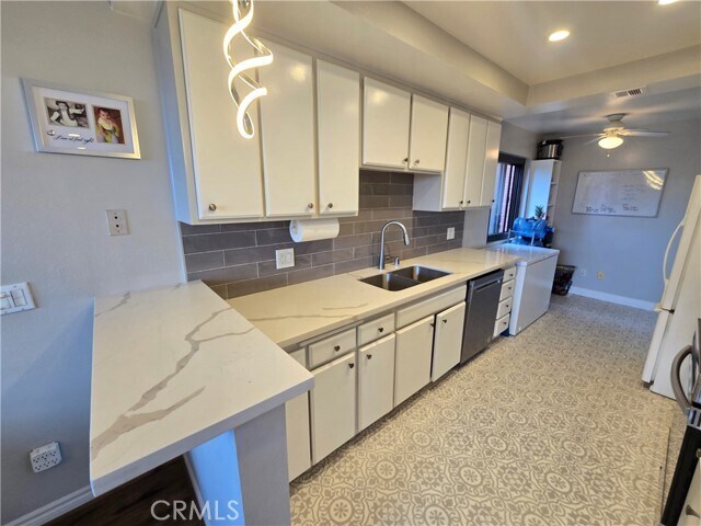 Foto del edificio - 8828 Pershing Dr