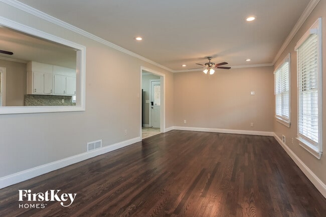 Building Photo - 2138 Powers Ferry Dr SE