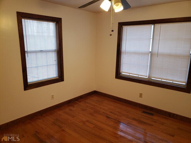 Building Photo - 5295 Ridge Rd