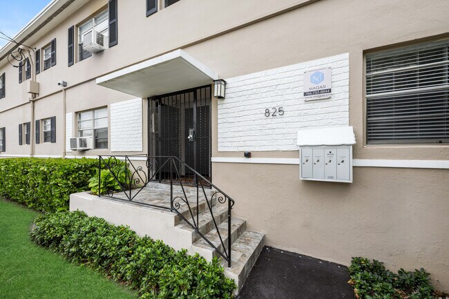 Foto del edificio - 821-825 SW 5th St