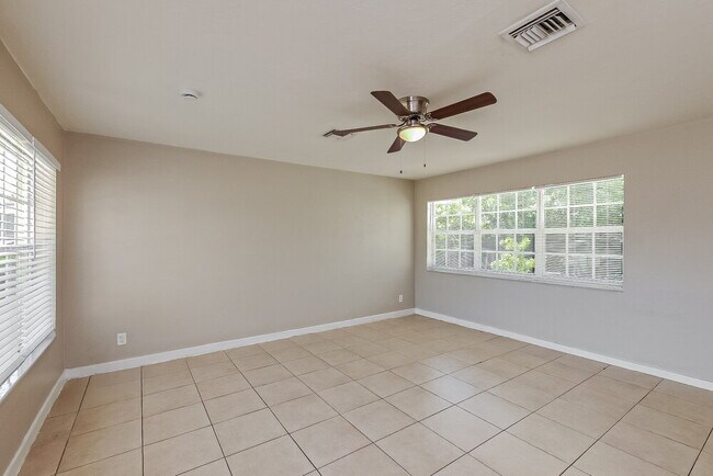 Building Photo - 1107 NW 15th Ct