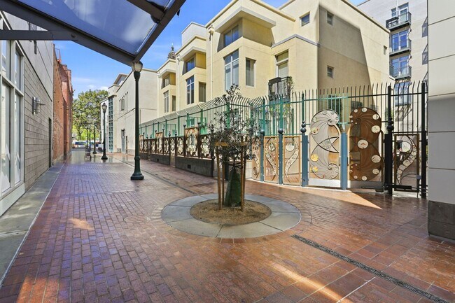 Foto del edificio - Downtown Living at its Best.