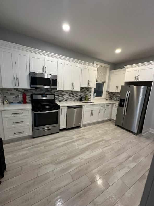 Building Photo - 146 Bentley Ave