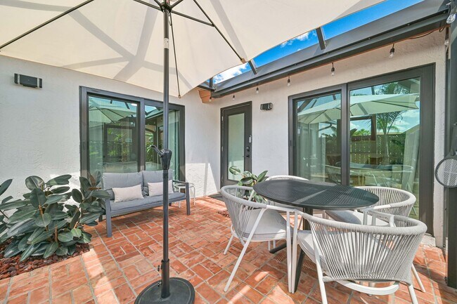 Building Photo - 6386 Royal Woods Dr