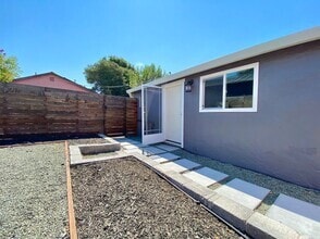 Building Photo - 1407 Vale Ave