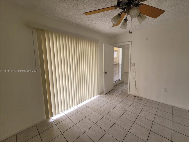 Foto del edificio - 10819 NW 7th St