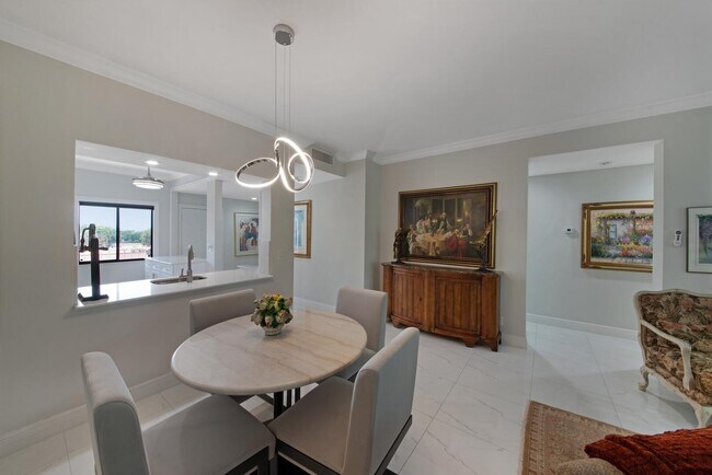 Foto del edificio - 6241 Pointe Regal Cir