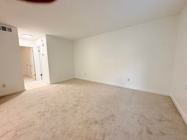 Foto del edificio - 1530 Live Oak Dr