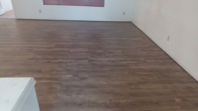 Building Photo - 829 S 76th Ct