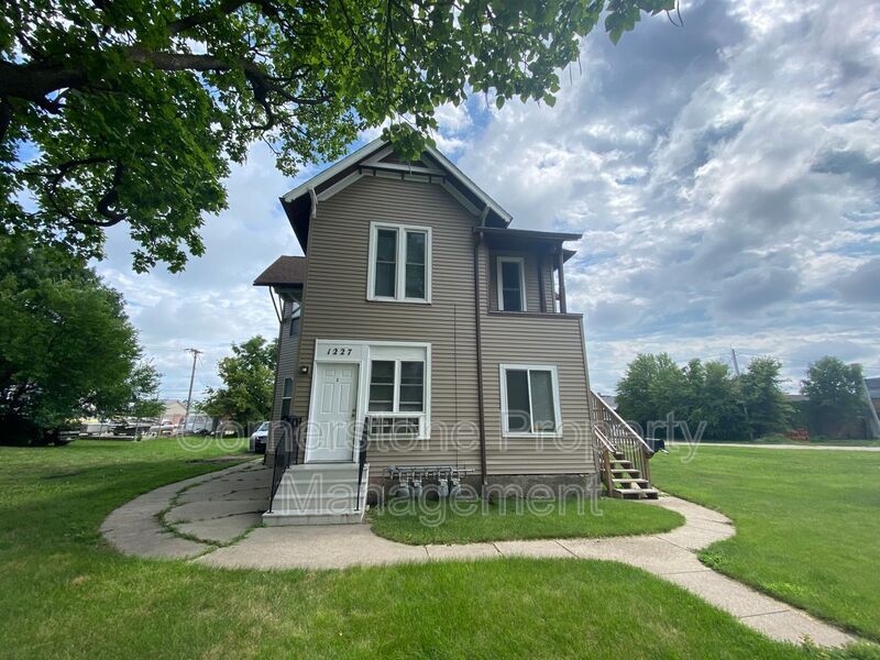 Primary Photo - 1227 1st Ave N