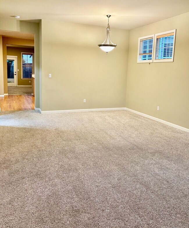 Foto del edificio - 4 Bed / 2.5 Bath Kirkland single family home $3,795/mo