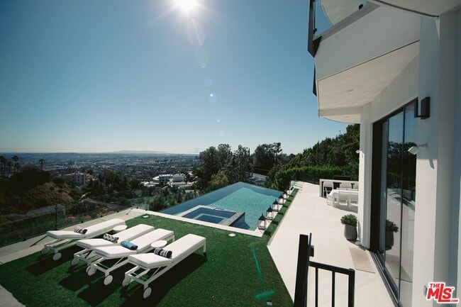 Foto del edificio - 9374 Beverlycrest Dr