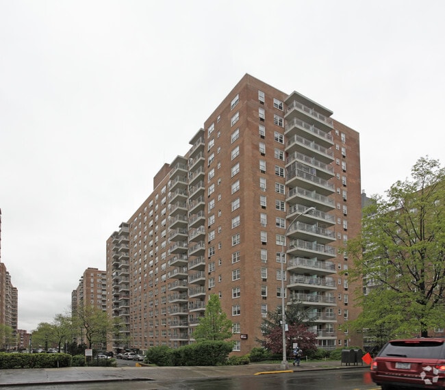Primary Photo - Carlyle Skyline Towers