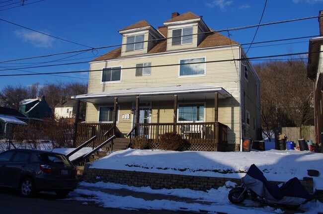 Foto del edificio - 2443 Woodstock Avenue, Unit 1