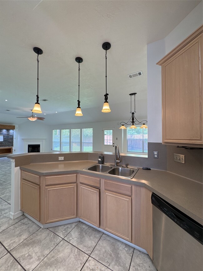 Building Photo - 3210 Woodcreek Glen Ln