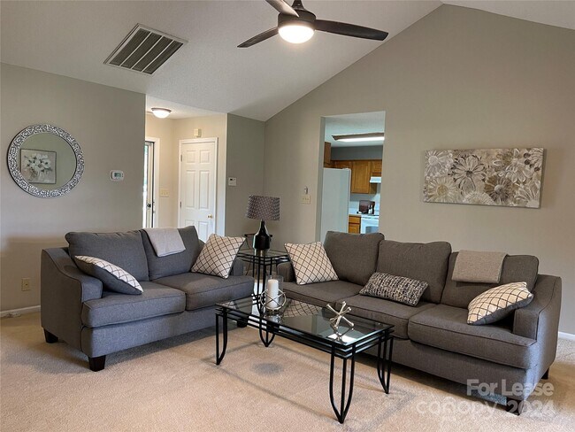 Building Photo - 401 Hidden Creek Cir