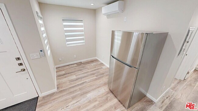 Building Photo - 2811 W 46th St