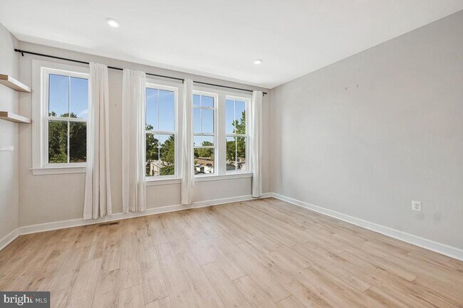 Building Photo - 2820 Dart Dr