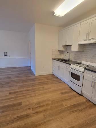 Building Photo - bedroom in San Francisco CA 94124