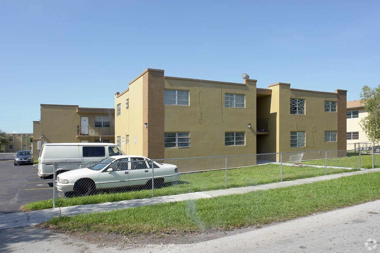 Building Photo - Honeysuckle Apartments