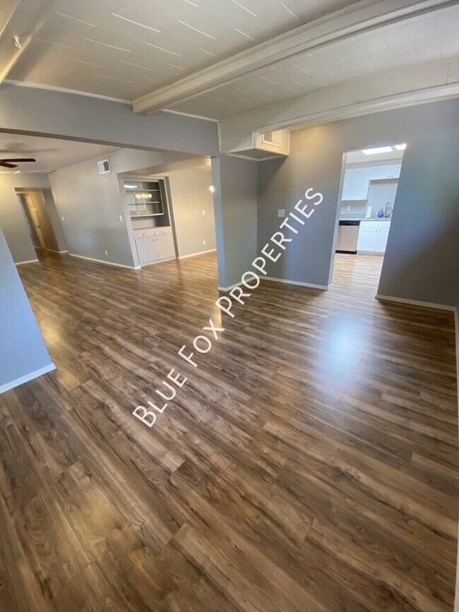 Building Photo - 7049 E Calle Canis