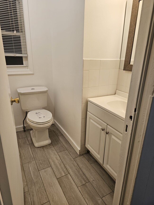 Building Photo - 176 Dubois Ave