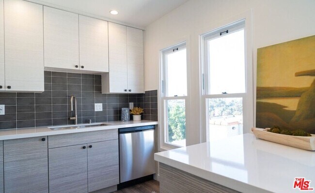 Foto del edificio - 1010 Crosby Ln