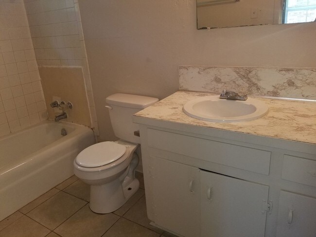 Foto del edificio - 1309 Plummer St