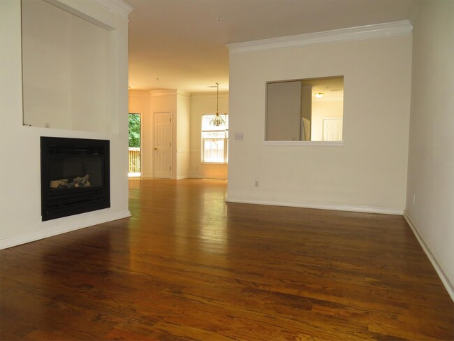 Building Photo - 8845 Fairview Bluff