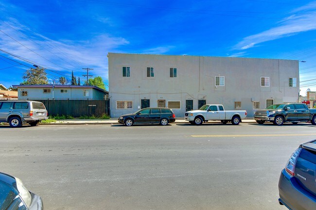 Foto del edificio - 1885-1899 W Jefferson Blvd