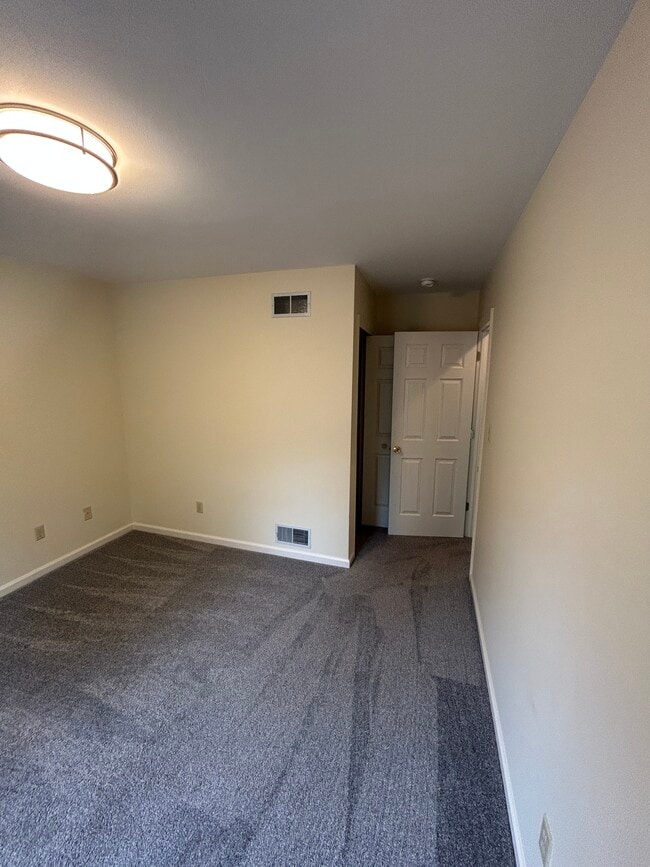 Building Photo - Maple Tree Apartments