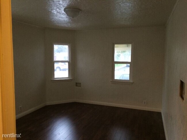 Foto del edificio - 2 br, 1 bath House - 2101 E 19th St