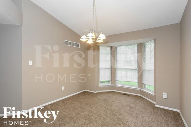 Building Photo - 611 Foxtail Dr