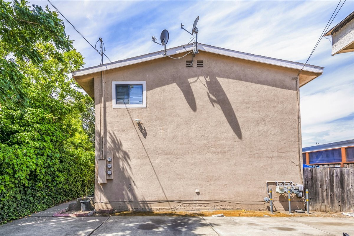  - 37073 Locust St
