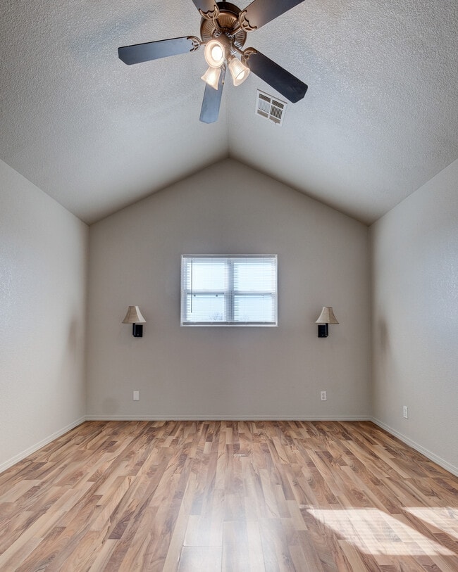 Building Photo - 4986 Raintree Cir