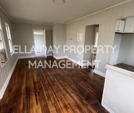 Building Photo - 810 N Harding Ave