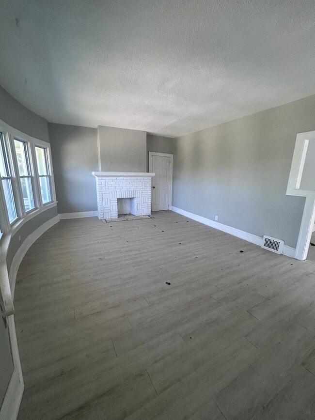Photo - 1523 Hillcrest Rd Apartment