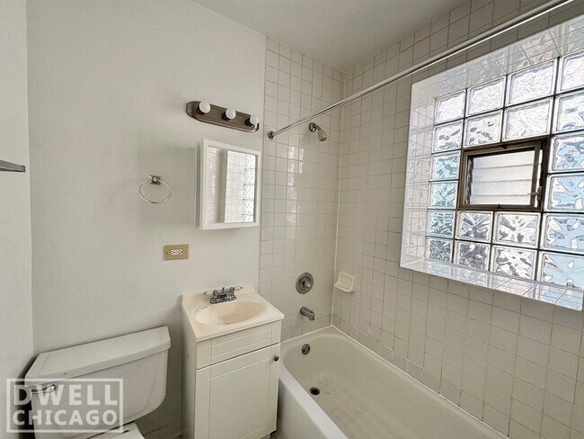 Foto del edificio - 1844 N Humboldt Blvd
