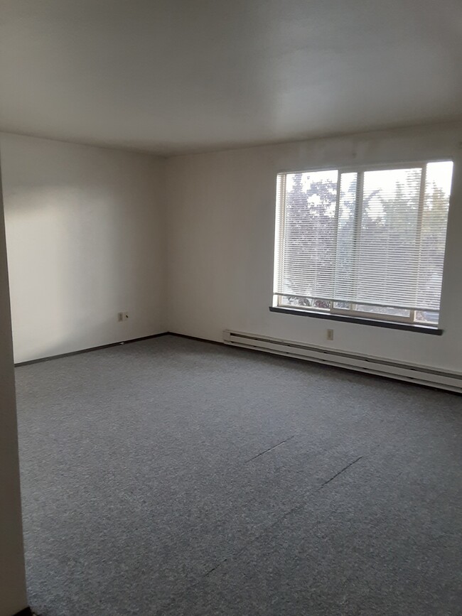 Large living room - 2319 Adams St