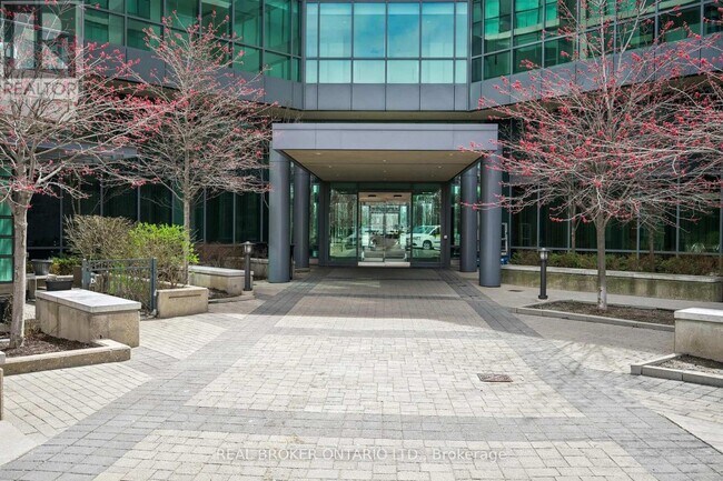 Photo du bâtiment - 205 Sherway Gardens Rd