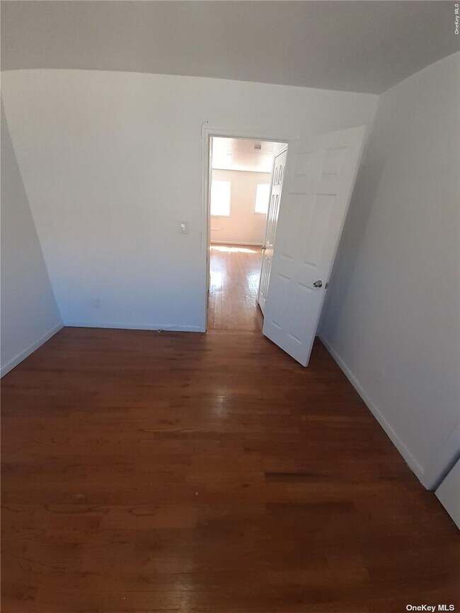 Building Photo - 964 Ashford St