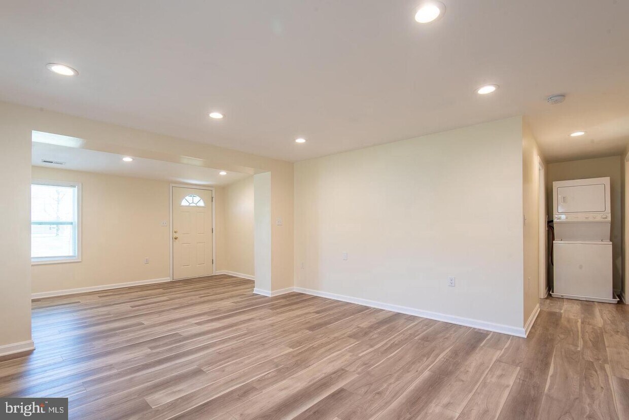 Foto principal - 6068 Shady Side Rd
