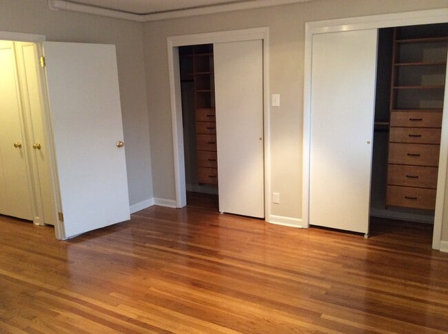Building Photo - 528 Delancey St