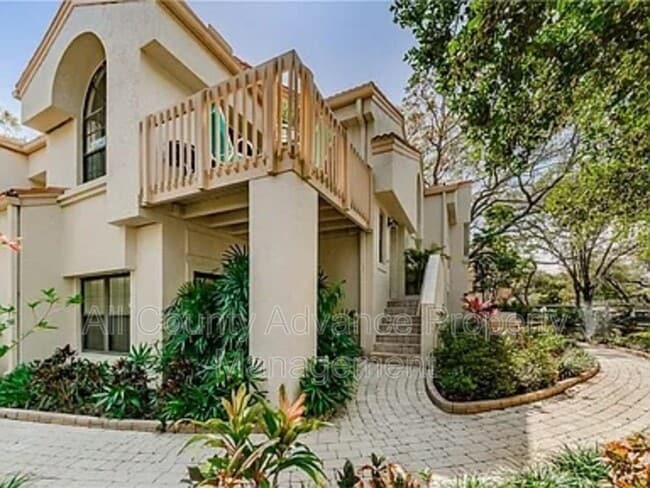 Building Photo - 310 Los Prados Dr