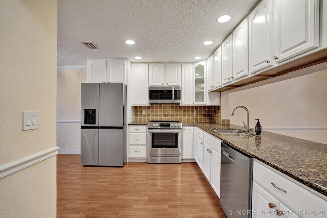 Foto del edificio - 635 Northshore Dr