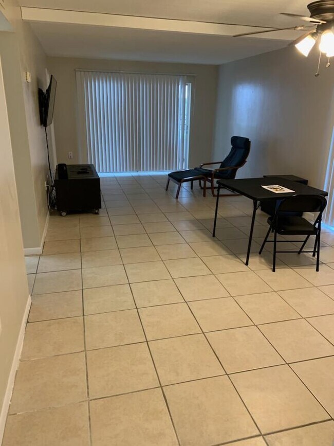 Building Photo - 2 Bedroom 2 Bathroom Condo