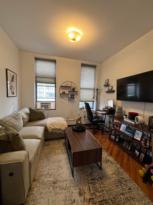 Building Photo - 409 1st St